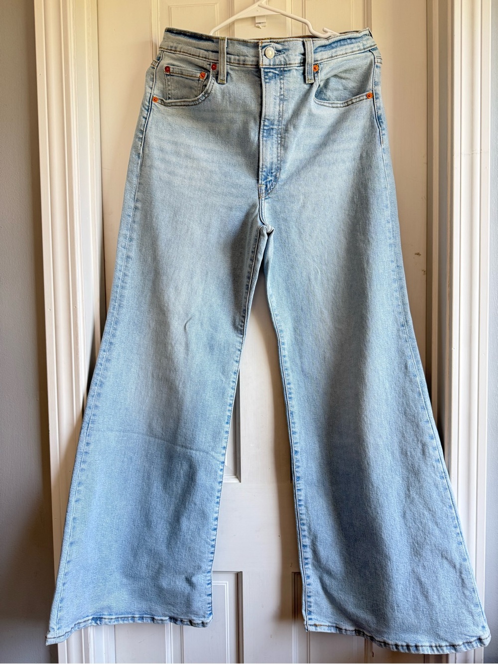 Levi’s Ribcage Bell Light Blue Jeans